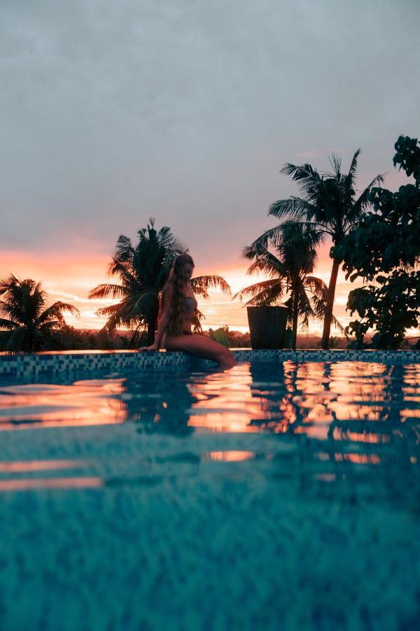 Lexias Hostel And Workspace - Siargao Catangnan Dış mekan fotoğraf